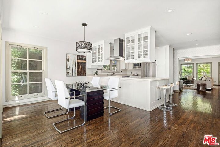 Property Photo:  449 Westbourne Drive  CA 90048 