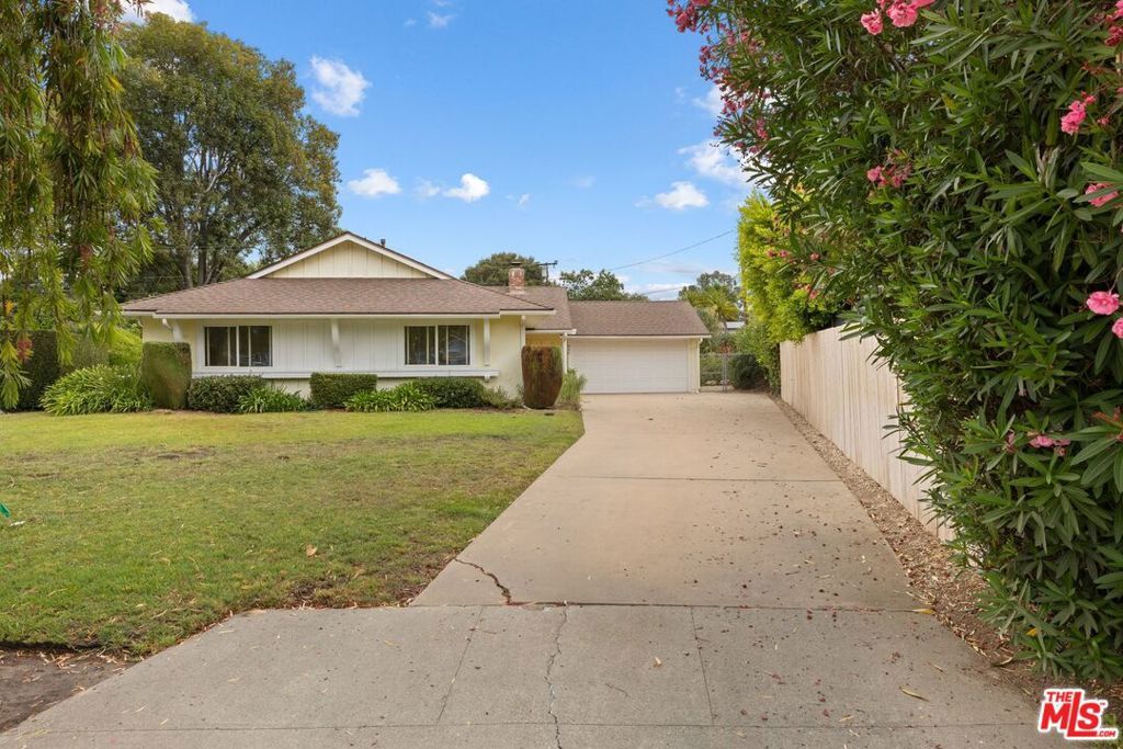 Property Photo:  436 Via Roma  CA 93110 