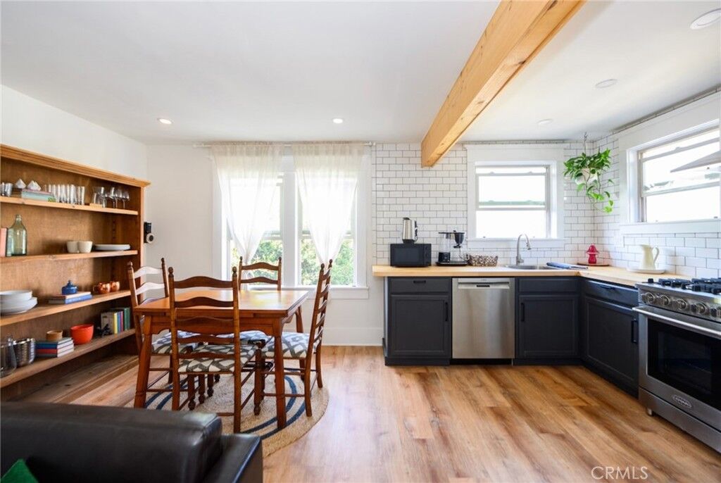 Property Photo:  451 W 10th  CA 90813 