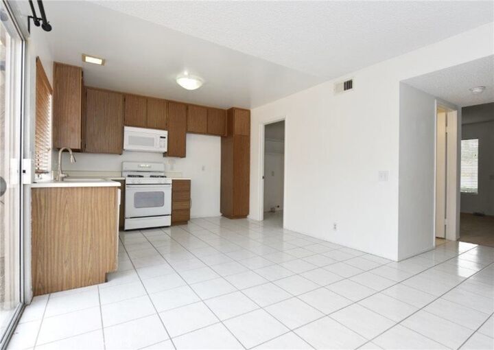 Property Photo:  13 Eastmont 41  CA 92604 