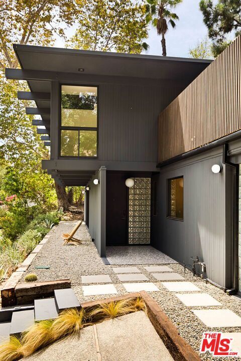 Property Photo:  5649 Valley Oak Drive  CA 90068 