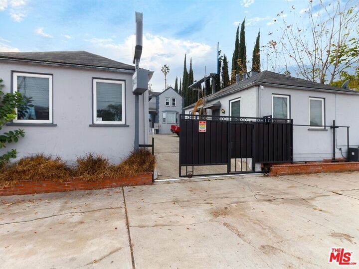 Property Photo:  11472 Ventura B  CA 91604 