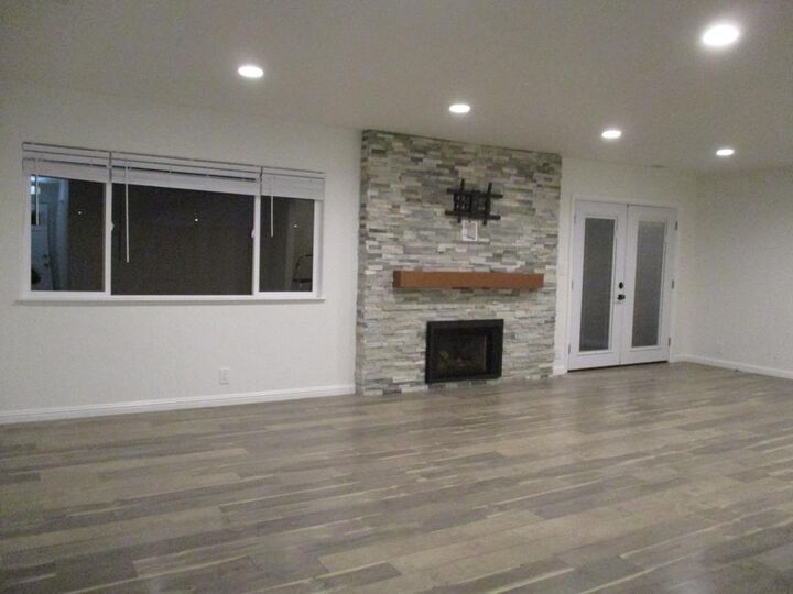 Property Photo:  