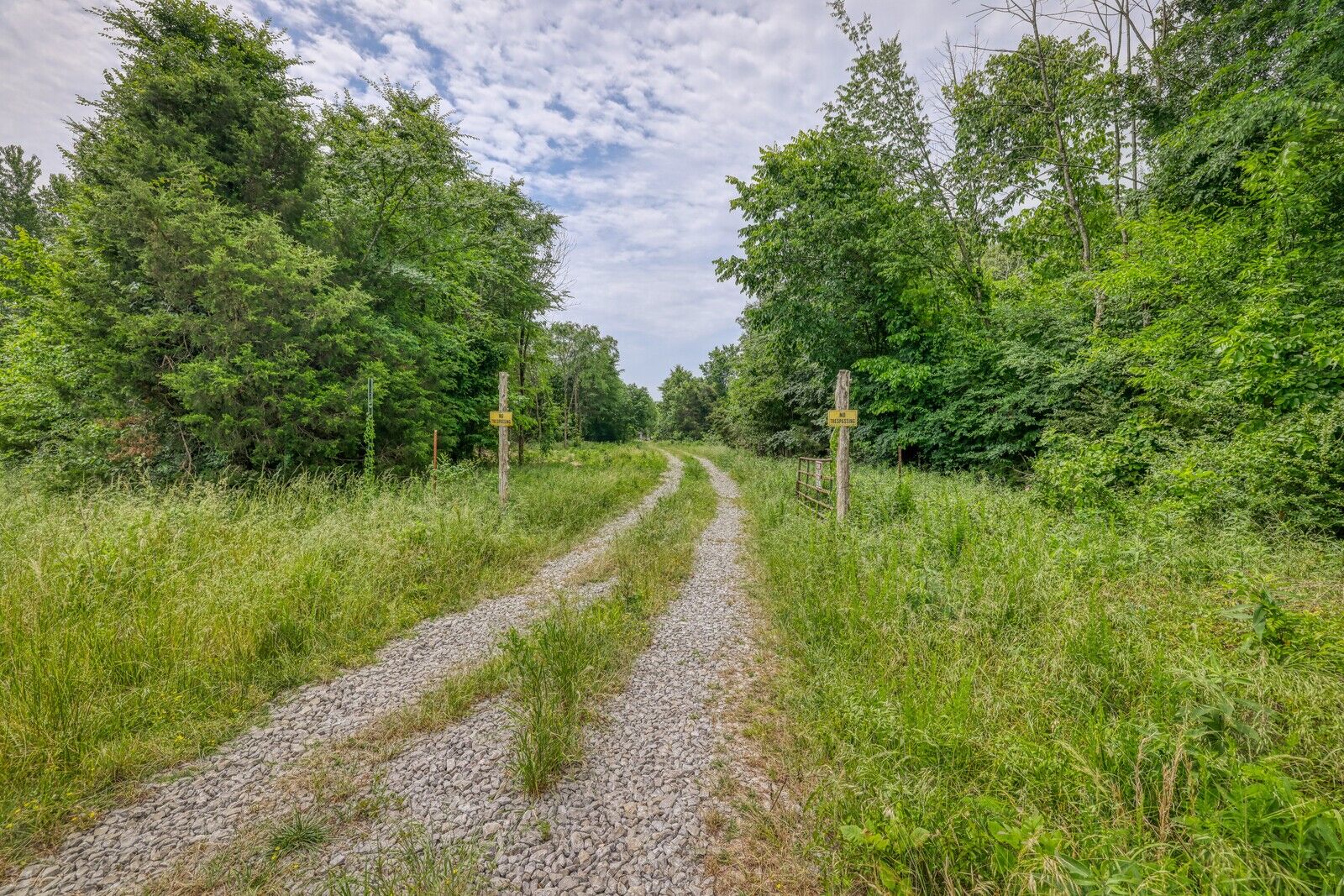 Property Photo:  1901 Central Valley Rd  TN 37129 