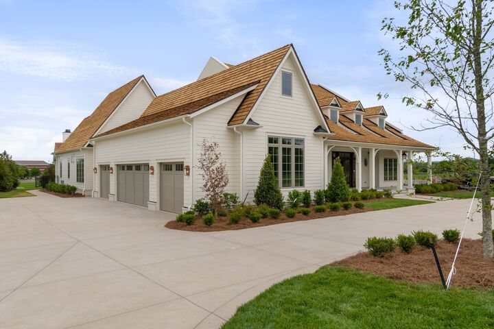 Property Photo: 1100 McCall Ct TN 37027