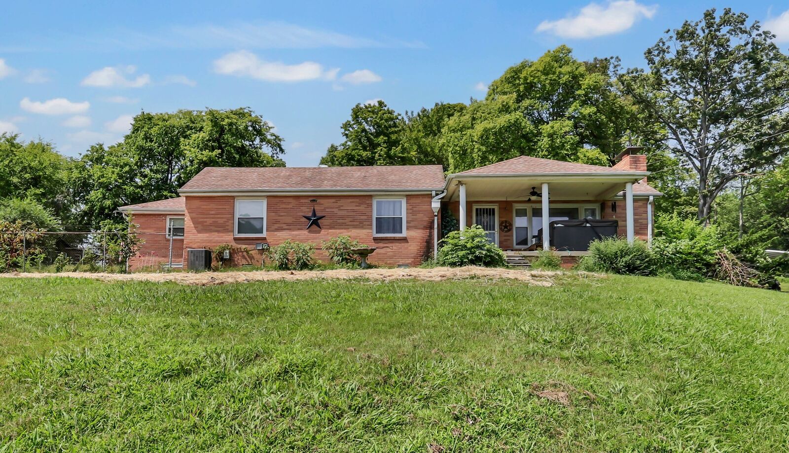 Property Photo: 1436 River Rd TN 37040
