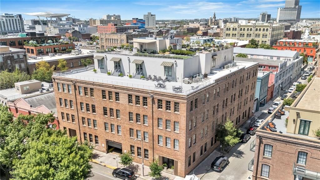 Property Photo:  404 Notre Dame Street Ph2  LA 70130 