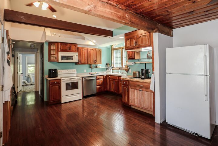 Property Photo:  10 Kendall Pond Road  NH 03038 
