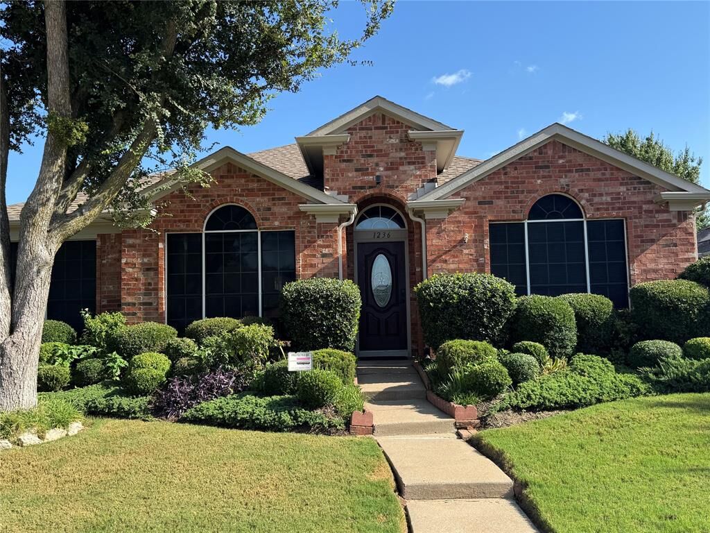 Property Photo: 1236 Quaker Lane TX 75077