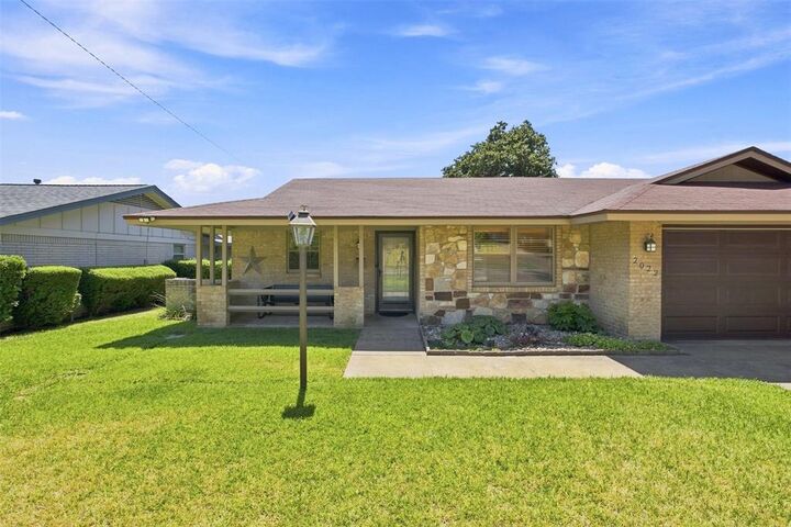 Property Photo:  2022 Normandy Drive  TX 75060 