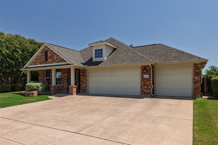 Property Photo: 11324 Kenny Drive TX 76244