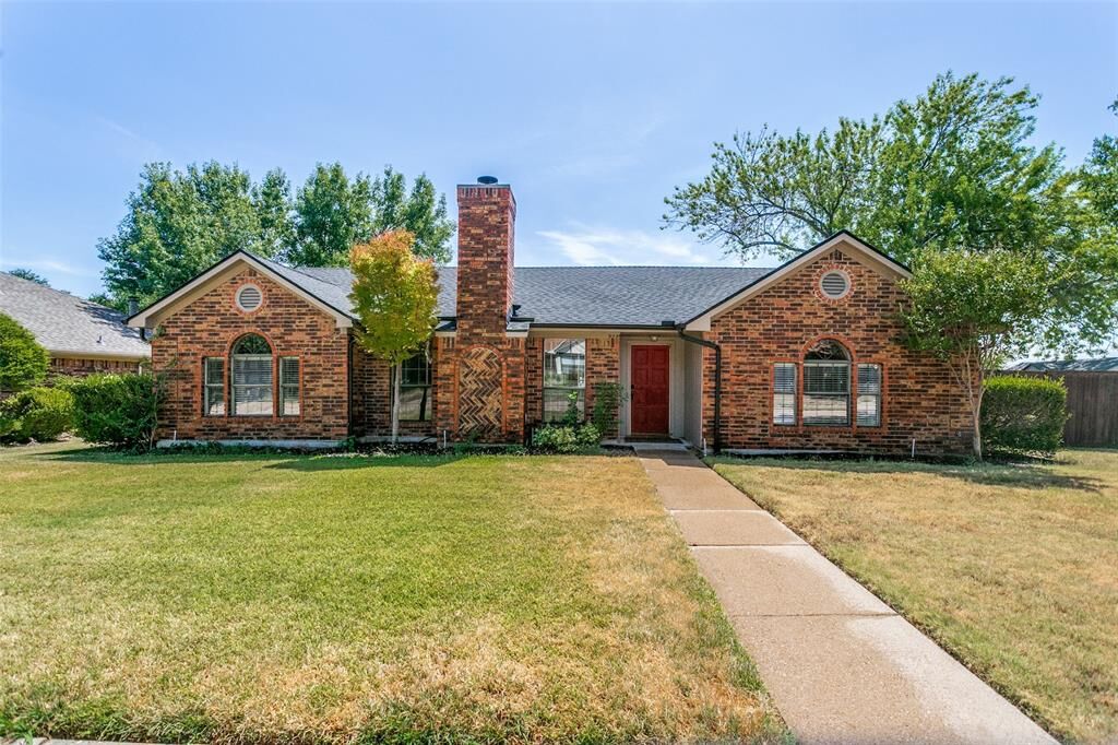 Property Photo: 928 Ledgemont Drive TX 75025