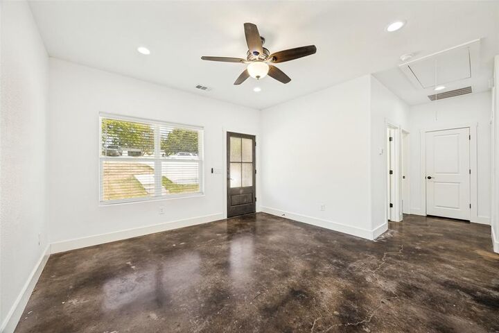 Property Photo:  722 E Woodard Street  TX 75021 