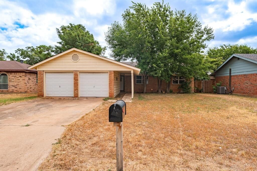 Property Photo:  225 N La Salle Drive  TX 79603 