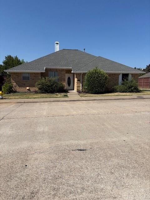 Property Photo: 6051 Mapleshade Lane TX 75252