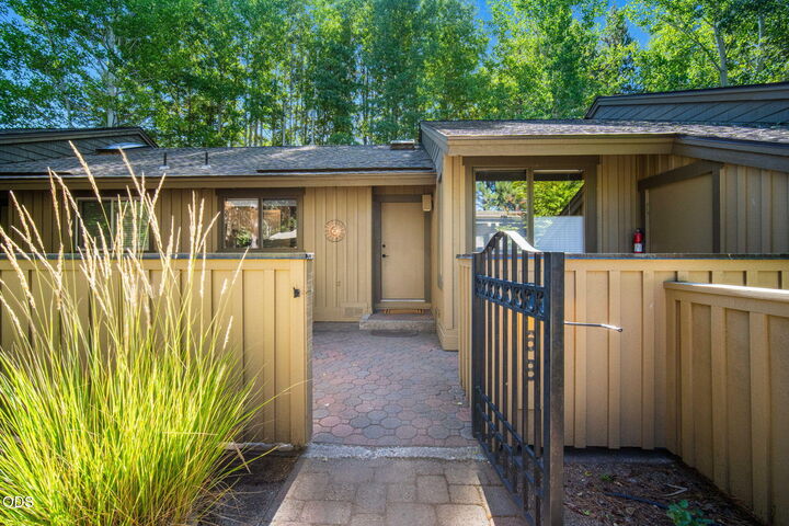 Property Photo: 57367 Lake Aspen Lane 68 OR 97707