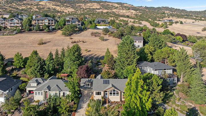 Property Photo: 4773 Cloudcrest Drive OR 97504
