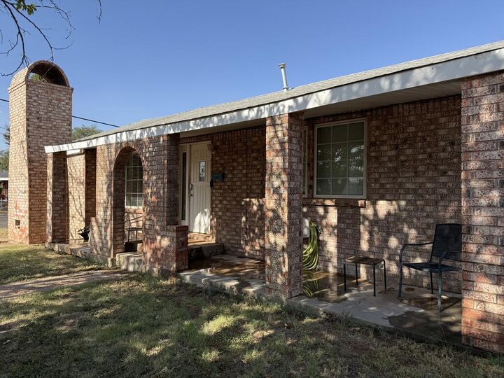 Property Photo:  810 4th  TX 79714 