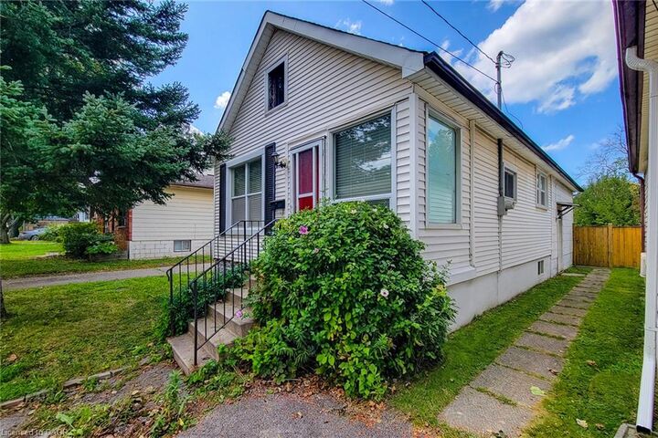 Property Photo:  224 East 8th Street  ON L9A 3L8 