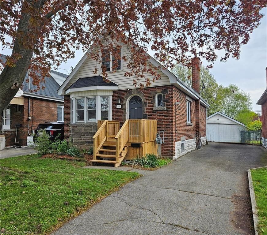 Property Photo:  75 Barons Avenue S  ON L8K 2Y4 