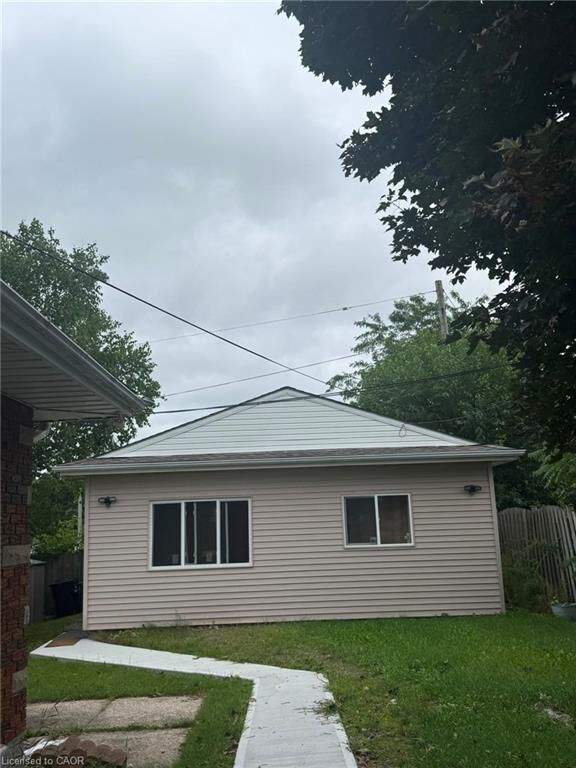 Property Photo:  86 Weaver Street 2  ON N3C 1W4 