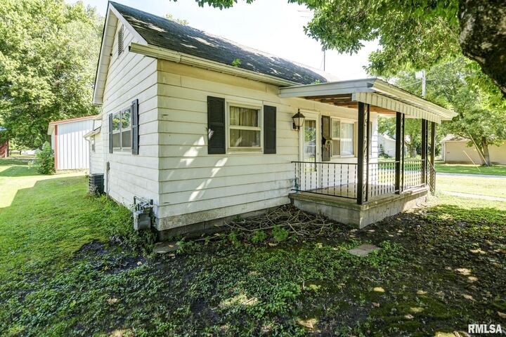 Property Photo: 306 W 5th Street IL 62557