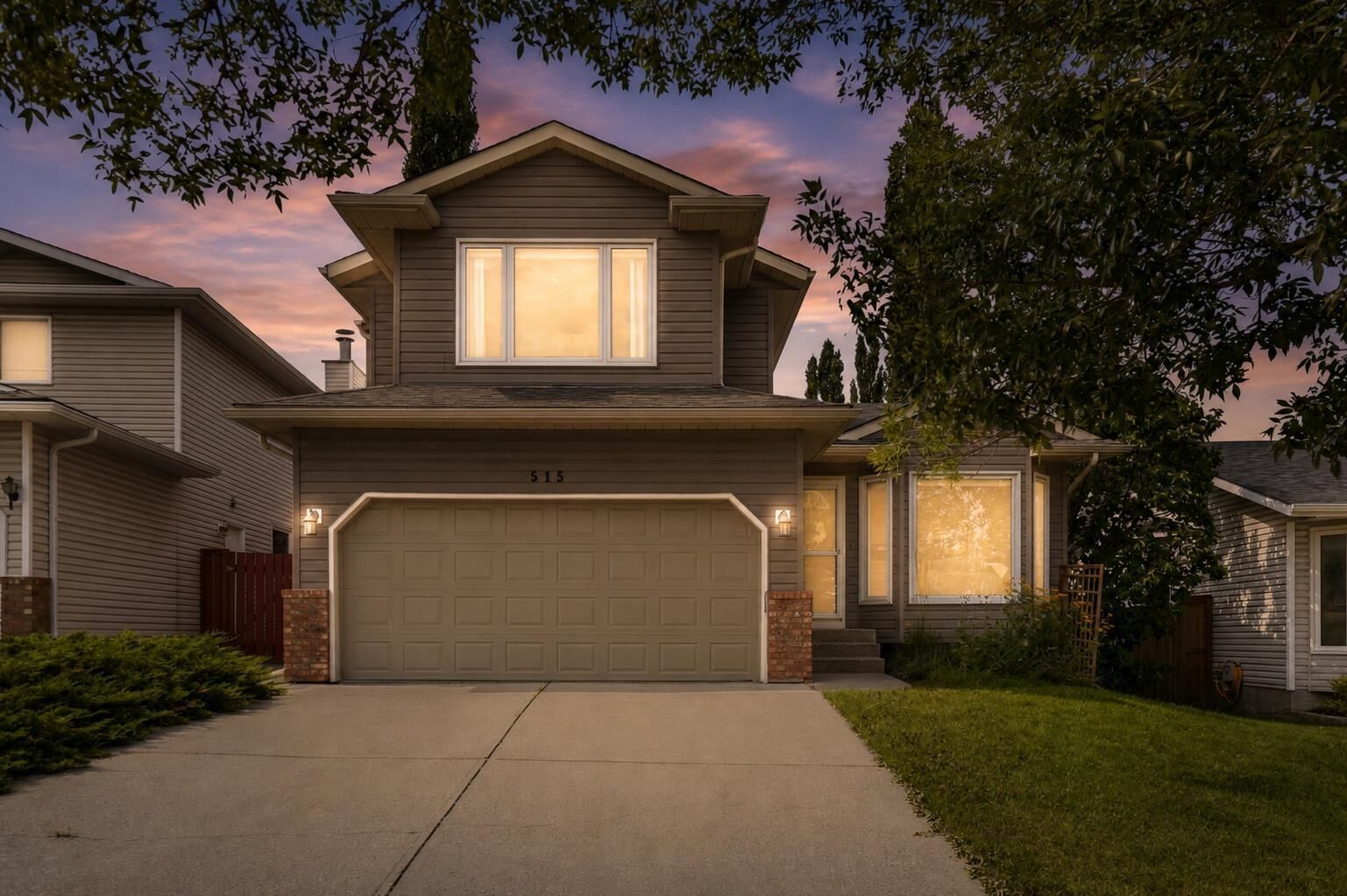 Property Photo:  515 Macewan Drive NW  AB T3K 3W5 