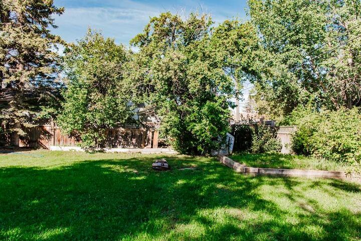 Property Photo:  9940 88 Avenue  AB T8V 0C2 