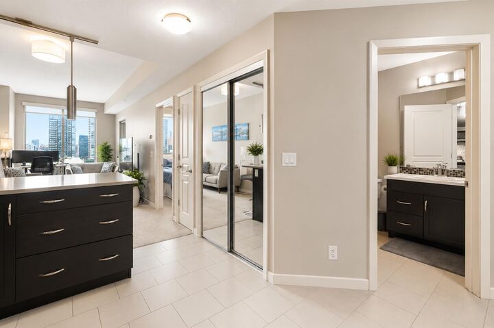 Property Photo: 1320 1 Street SE 806 AB T2G 0G8