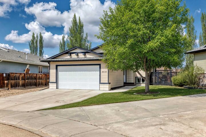 Property Photo: 4030 40 Street Close AB T4J 0A7