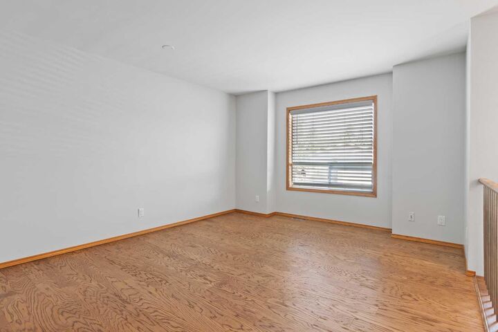 Property Photo: 1005B 10 Avenue SE AB T1V 1L3
