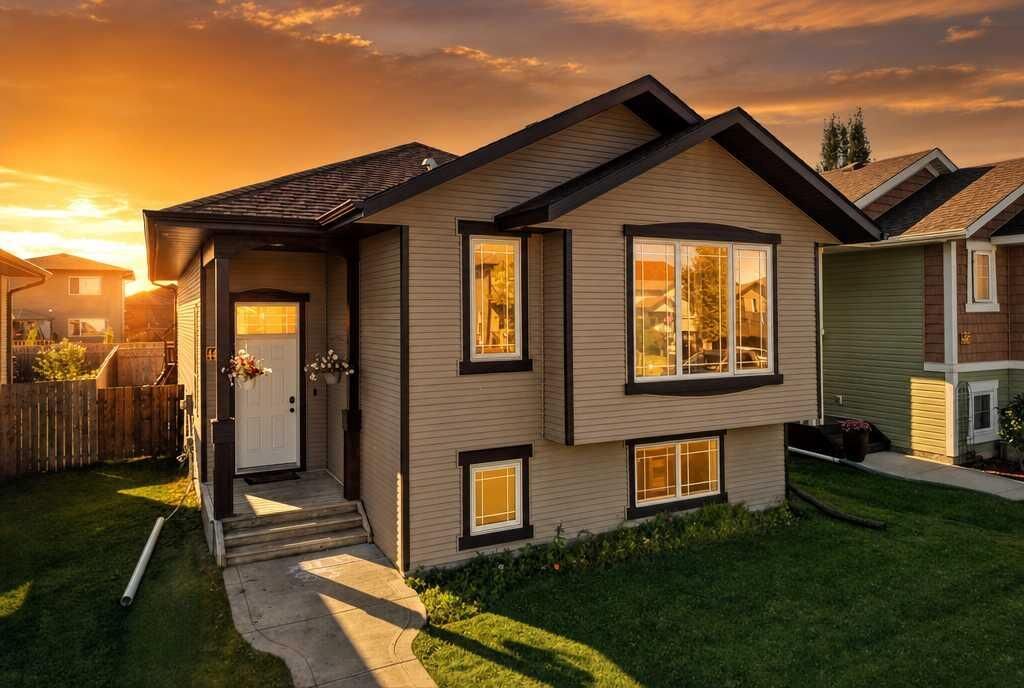 Property Photo:  4407 54 Street  AB T4T 0B2 
