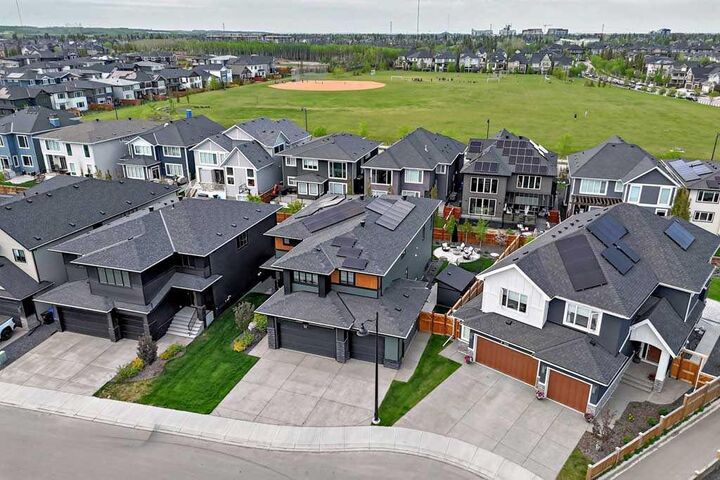 Property Photo: 317 Aspen Summit Heights SW AB T3H 6G8