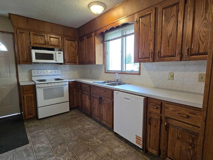 Property Photo:  5015 Oxford Avenue  AB T0G 2C0 