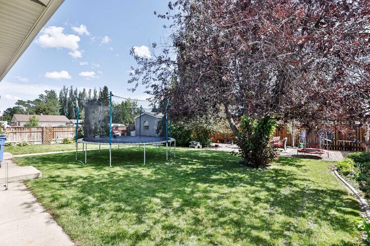 Property Photo:  5803 49 Street  AB T1G 1E7 