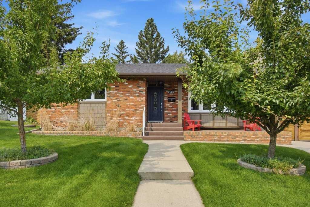 Property Photo:  736 Canfield Place SW  AB T2W 1K6 