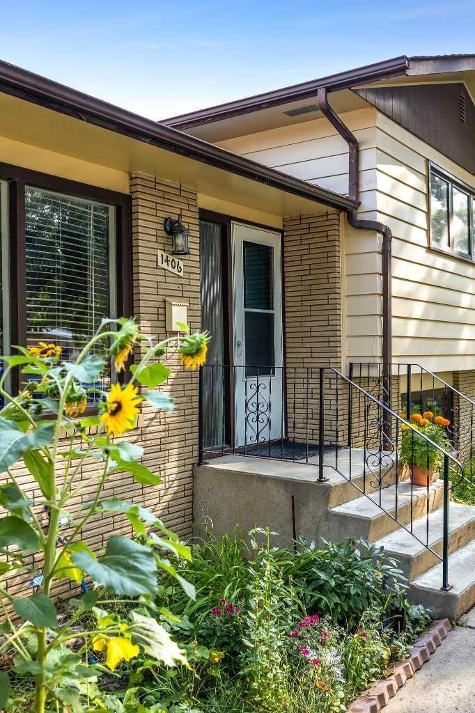 1406 26 Street SE — photo 1