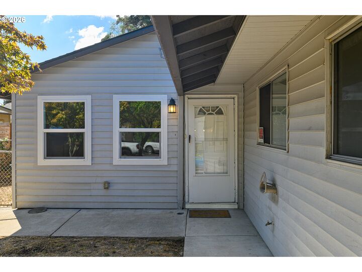 Property Photo: 6633 SE 83rd Ave OR 97266