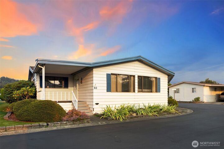 Property Photo:  3611  I Street NE 60  WA 98002 