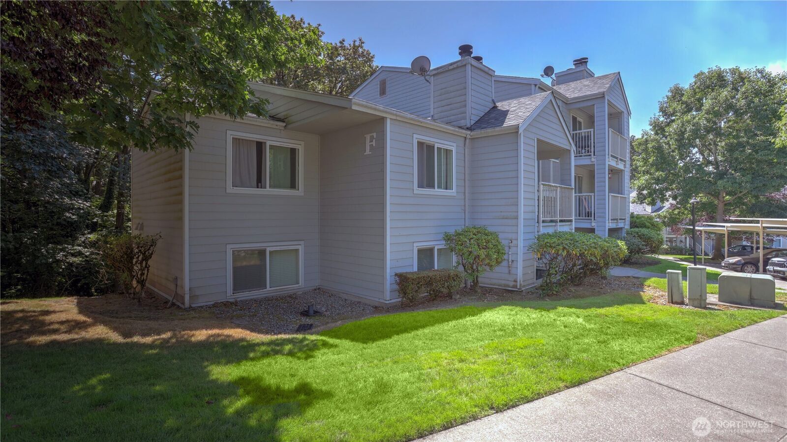 Property Photo:  975  Aberdeen Avenue NE F204  WA 98056 