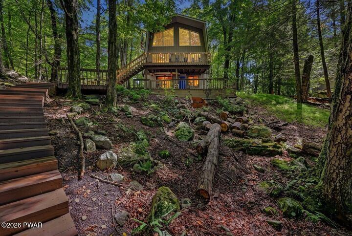 Property Photo:  552 Lakeview Drive E  PA 18436 