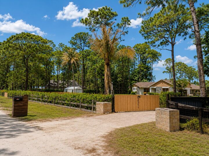 Property Photo:  15211 60th Place N  FL 33470 