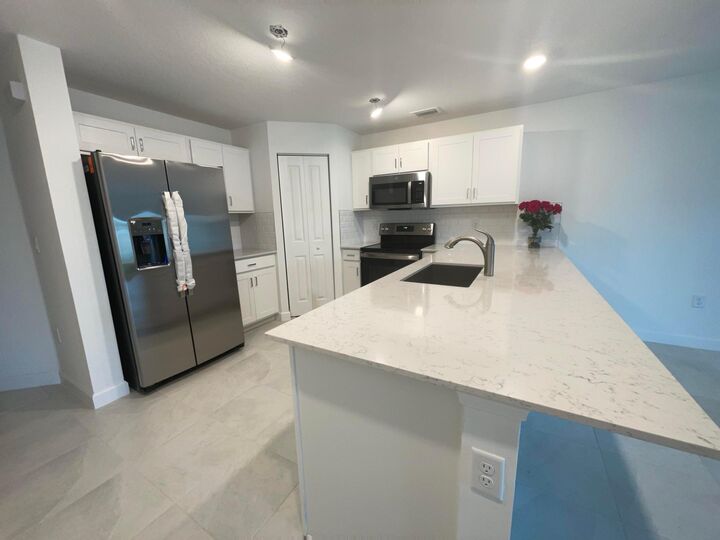 Property Photo:  6907 Broadwater Lane  FL 33467 