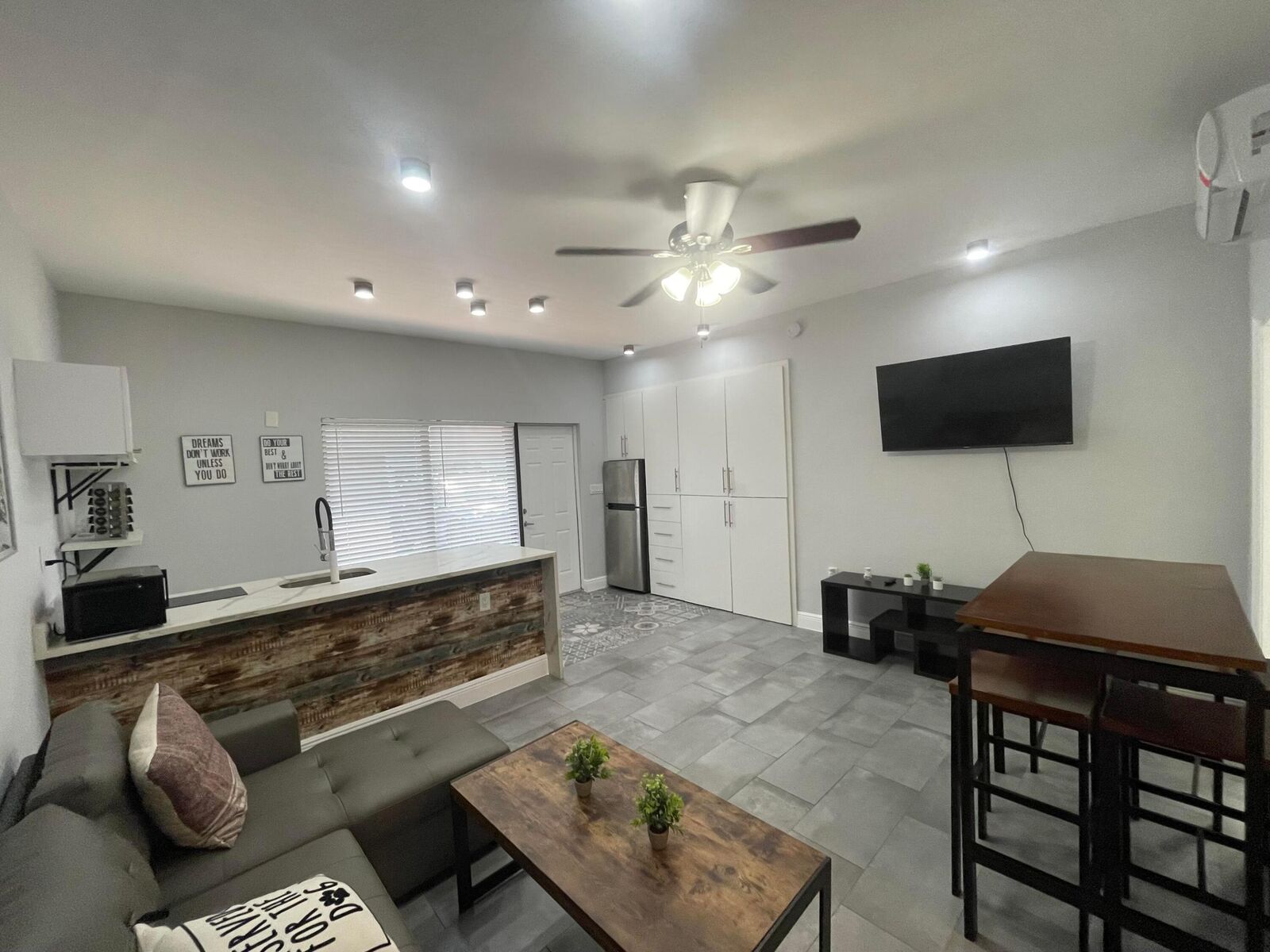 Property Photo:  824 NE 4th Street 3  FL 33301 