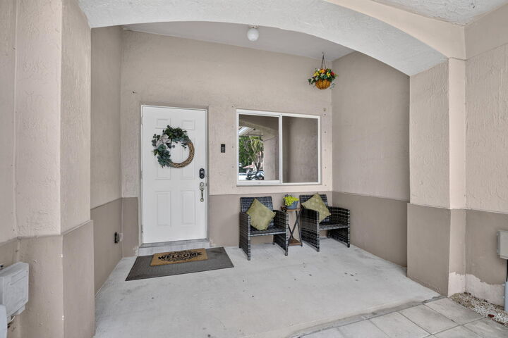 Property Photo:  4950 Palm Garden Lane  FL 33314 