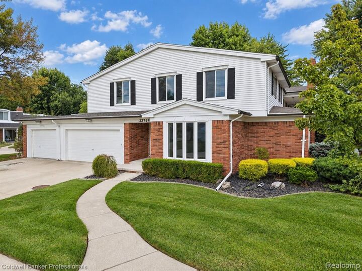 Property Photo:  32754 Barclay Square 20  MI 48093 