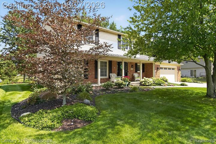 Property Photo:  17634 Country Club Drive  MI 48152 