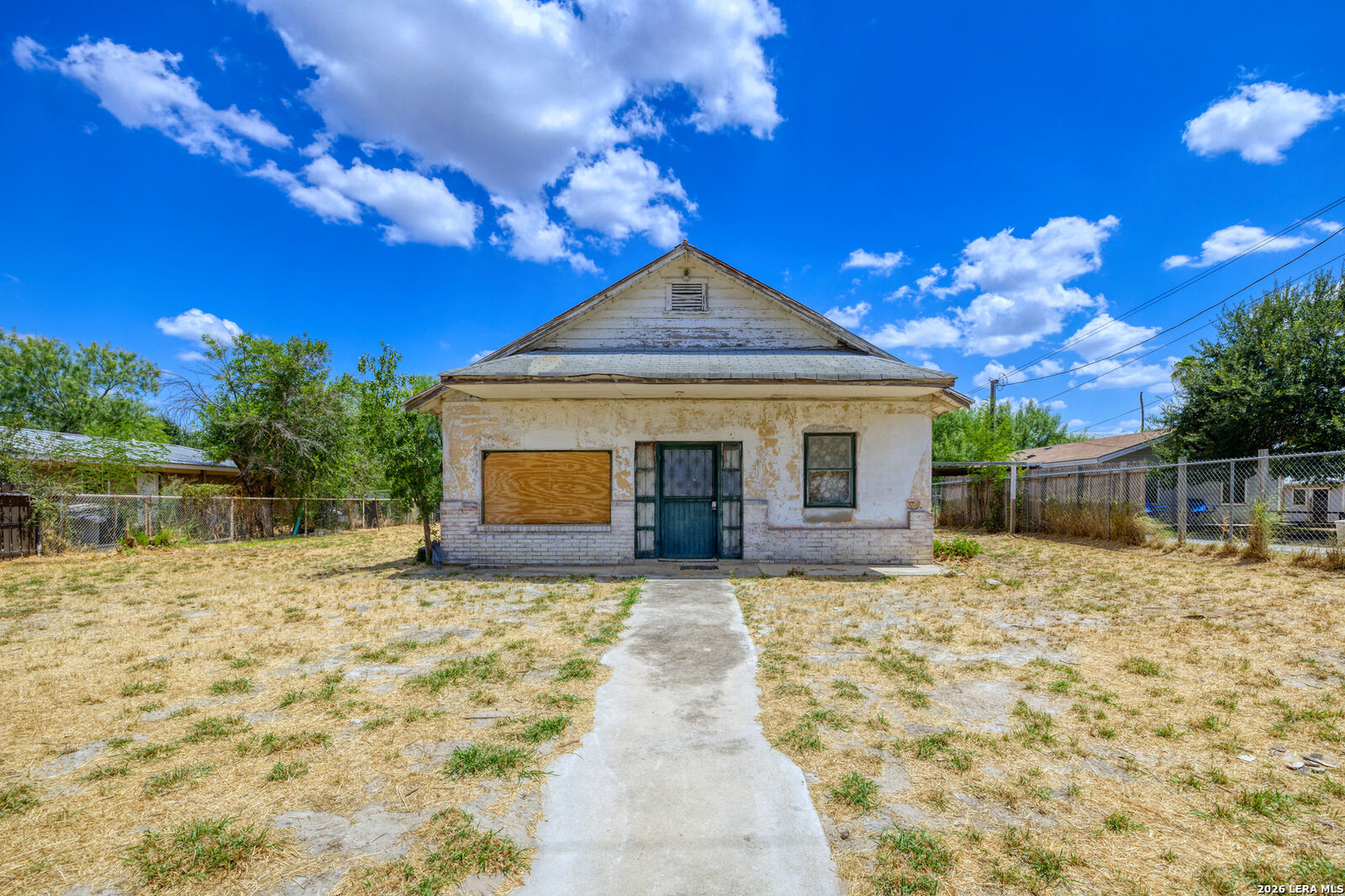 Property Photo: 601 N 5th St TX 78834