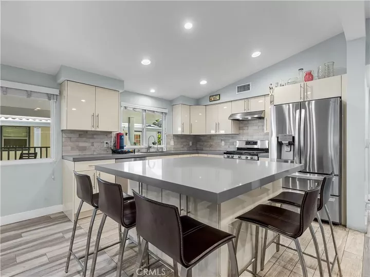 Property Photo: 8811 Canoga 417 CA 91304