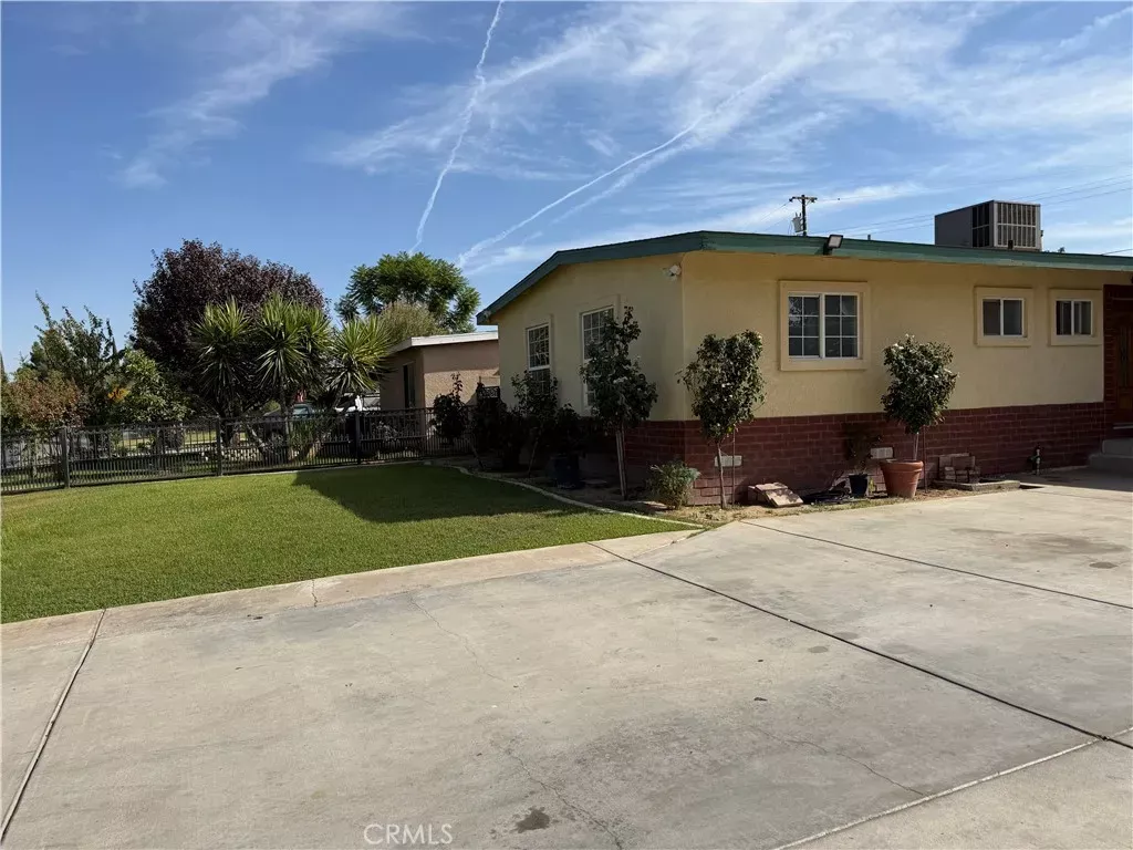 Property Photo: 2601 Dore Drive CA 93304